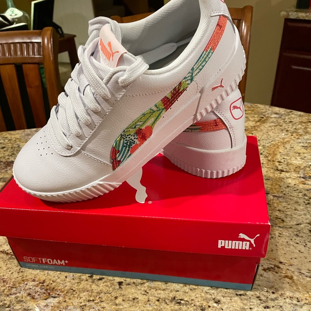 Ladies PUMA Carina NEW